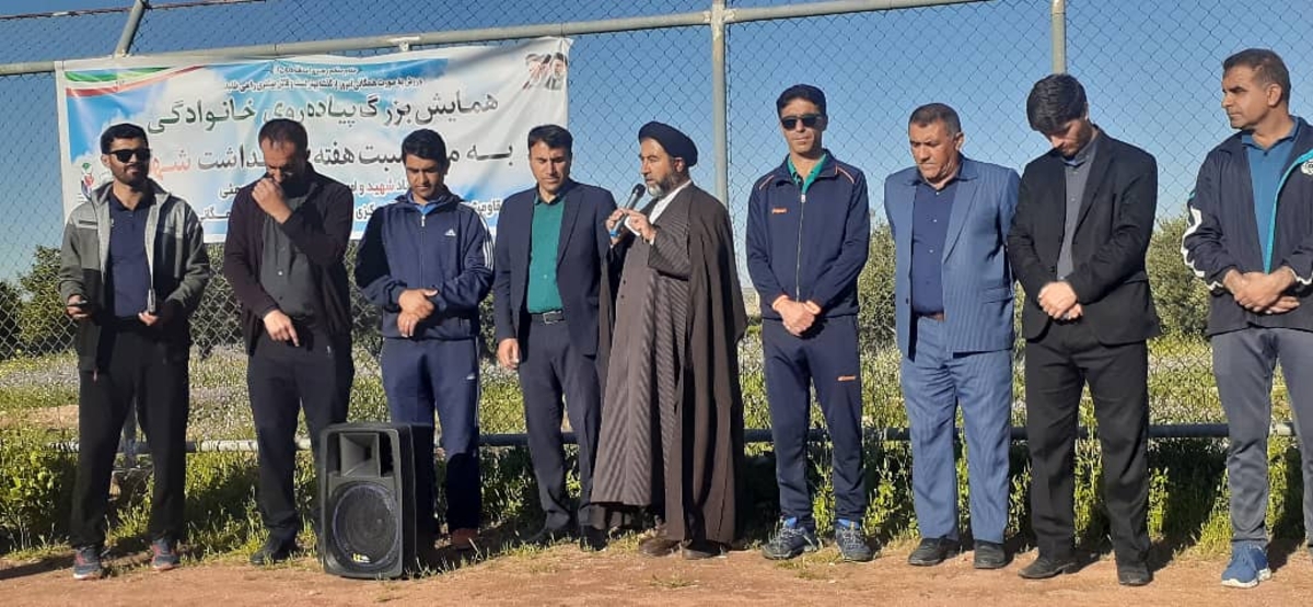 همایش پیاده روی خانوادگی به مناسبت هفته بزرگداشت  شهدای شهرستان برگزار گردید